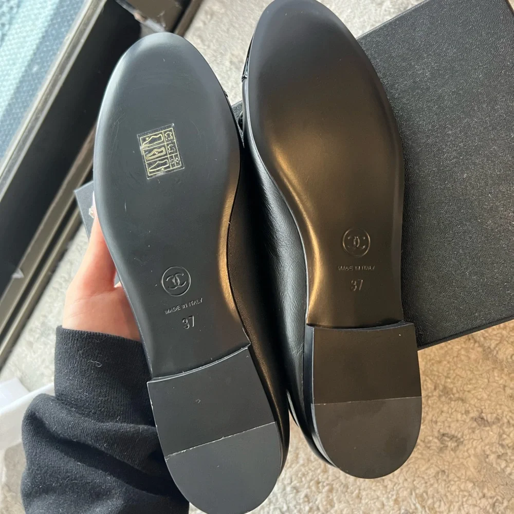 CHANEL Ballet Flats - Lambskin & Patent Calfskin Black - Picture 4 of 4